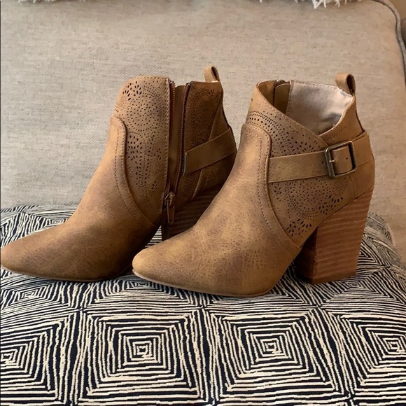 Shoes - Boots